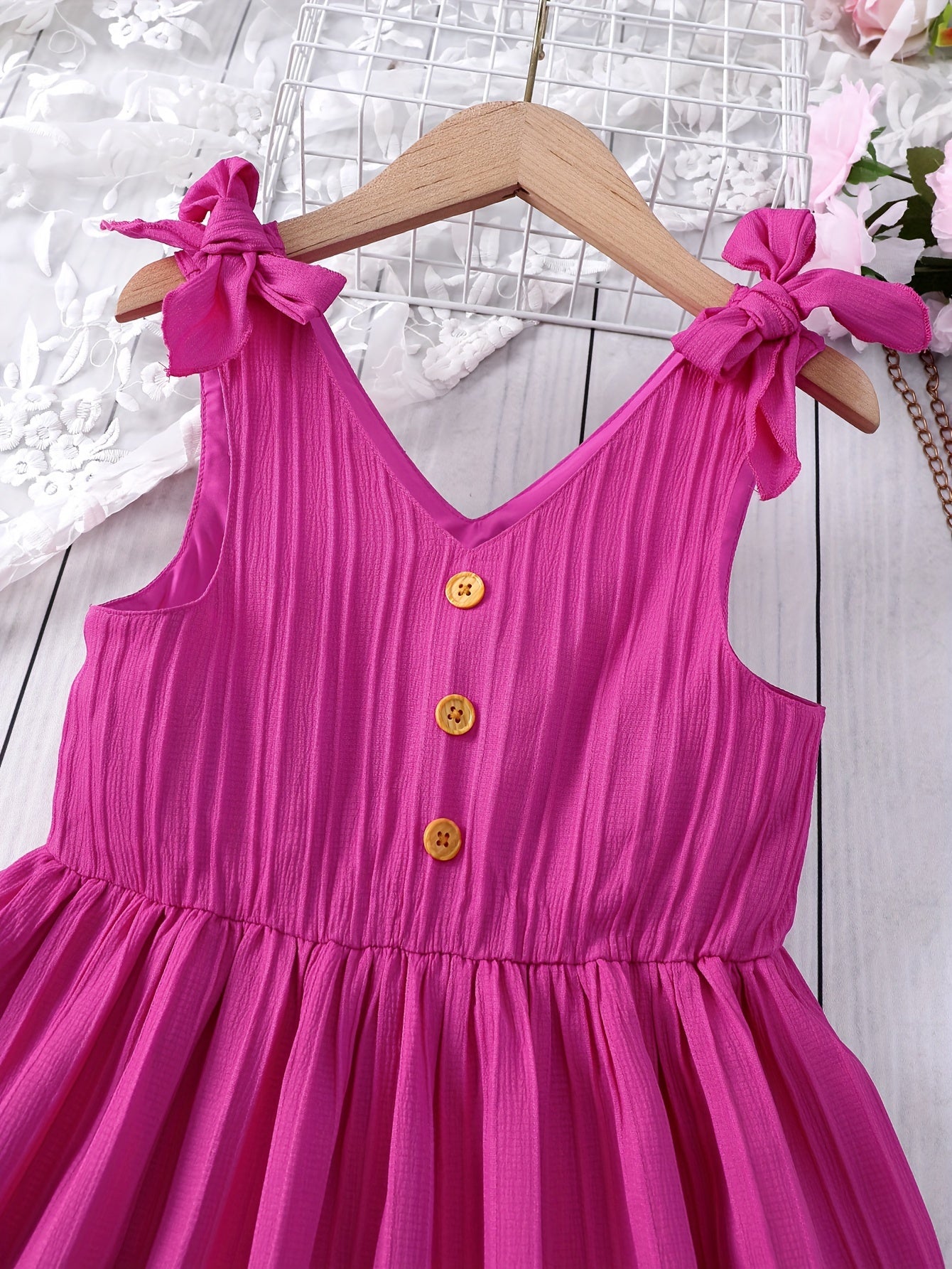 Adorable Bow-Knot Embellished Strappy Sleeveless Dress for Little Princesses - Perfect for Summer Celebrations and Special Occasions - Irresistibly Cute and Charming Decorated Party Gift