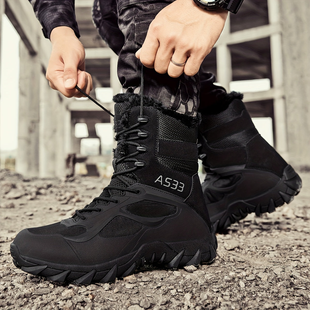 A Pair Of Men&#039;s Winter Suede Boots Thickened To Keep Warm