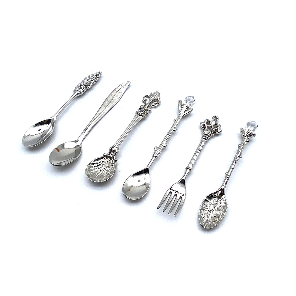 6pcs Vintage Spoons Fork Cutlery Set Mini Royal Style Metal Gold Carved Teaspoon Coffee Snacks Fruit Dessert Fork Kitchen Tool