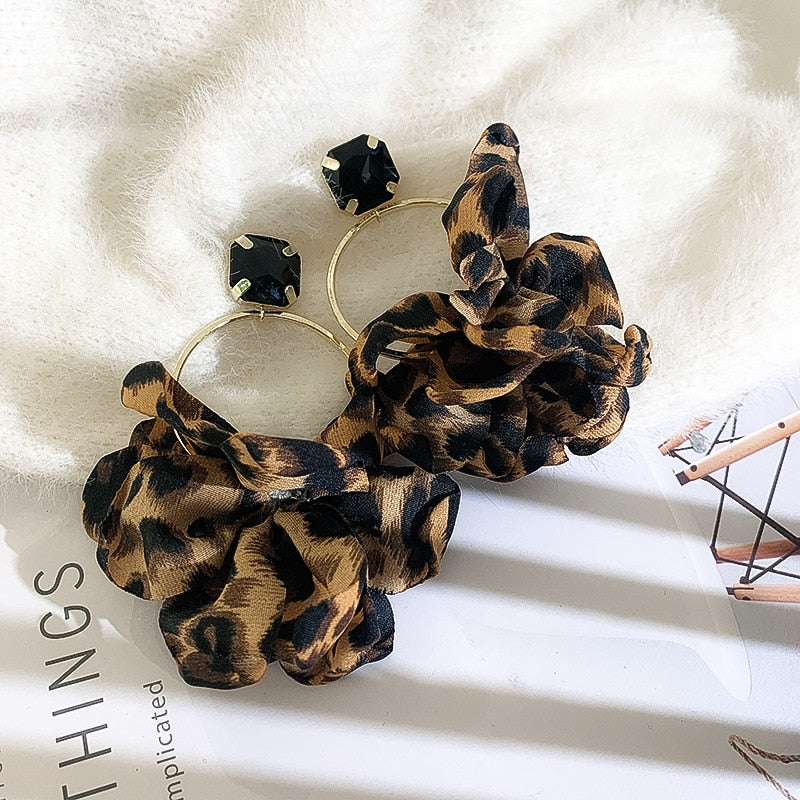 Trendy Unique Leopard Print Drop Earrings for Fashion Girl Acrylic Metal Round Pendant Dangle Earrings Leopard Snake Jewelry