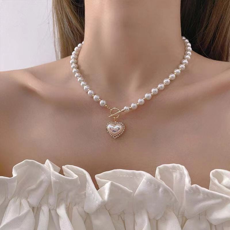 2022 fashion Pearl pendant short neck strap Necklace female collarbone chain neck strap Pendant Choker Heart Necklace