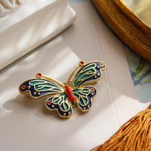 Load image into Gallery viewer, Rinhoo Baroque Imitation Pearl Rhinestone Wreath Butterfly Brooch Women Trend Elegant Circle Leaf Brooch Pins Party Wedding Gift