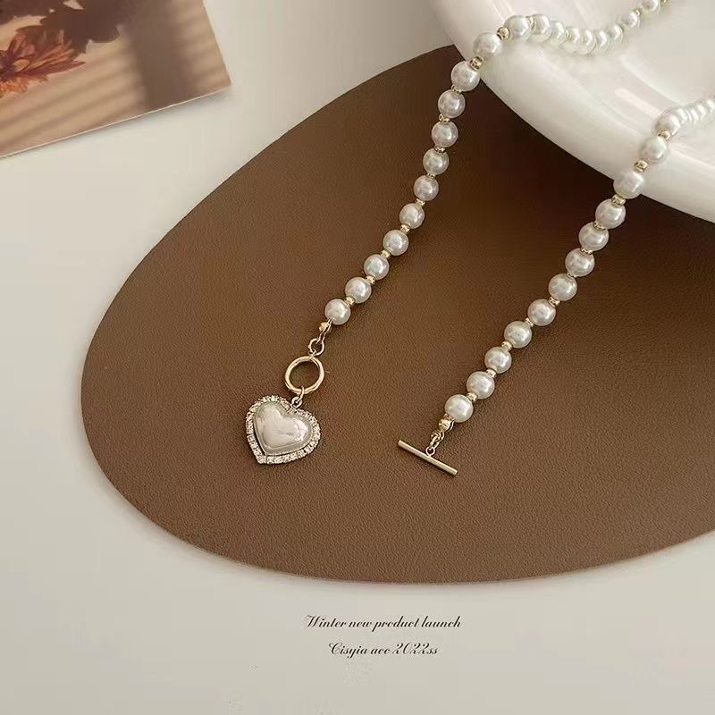 2022 fashion Pearl pendant short neck strap Necklace female collarbone chain neck strap Pendant Choker Heart Necklace