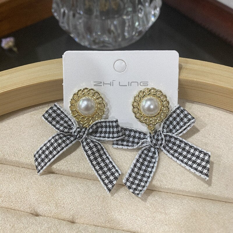 Jea. Angel Silver Color Punk Small  Bear Earrings For Women Fashion Cute Flocking Rabbit Ear Studs Tredny Birthday Jewelry Gifts