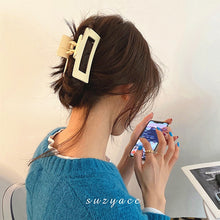 Load image into Gallery viewer, 2022 New Acrylic Hair Accessories Periwinkle Hair Clips Side Clips Fresh Girl Bangs Clip Headdress Girl Hair Clip