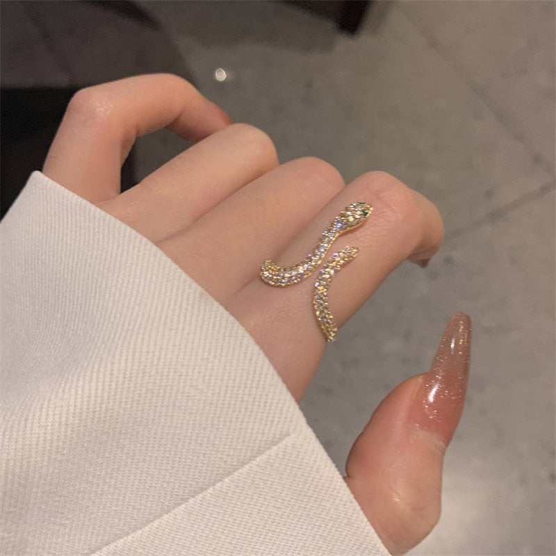 Vintage Punk Snake Shape Ring for Men Women Korean Elegant Opening Adjustable Crystal Rings Weddings Party Jewelry
