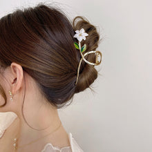 Load image into Gallery viewer, New Women Girls Fashion Elegant Gold Flowers Hair Claw Hairpins Ladies Lovely Metal Ponytail Clip Female Sweet Hair Accessories