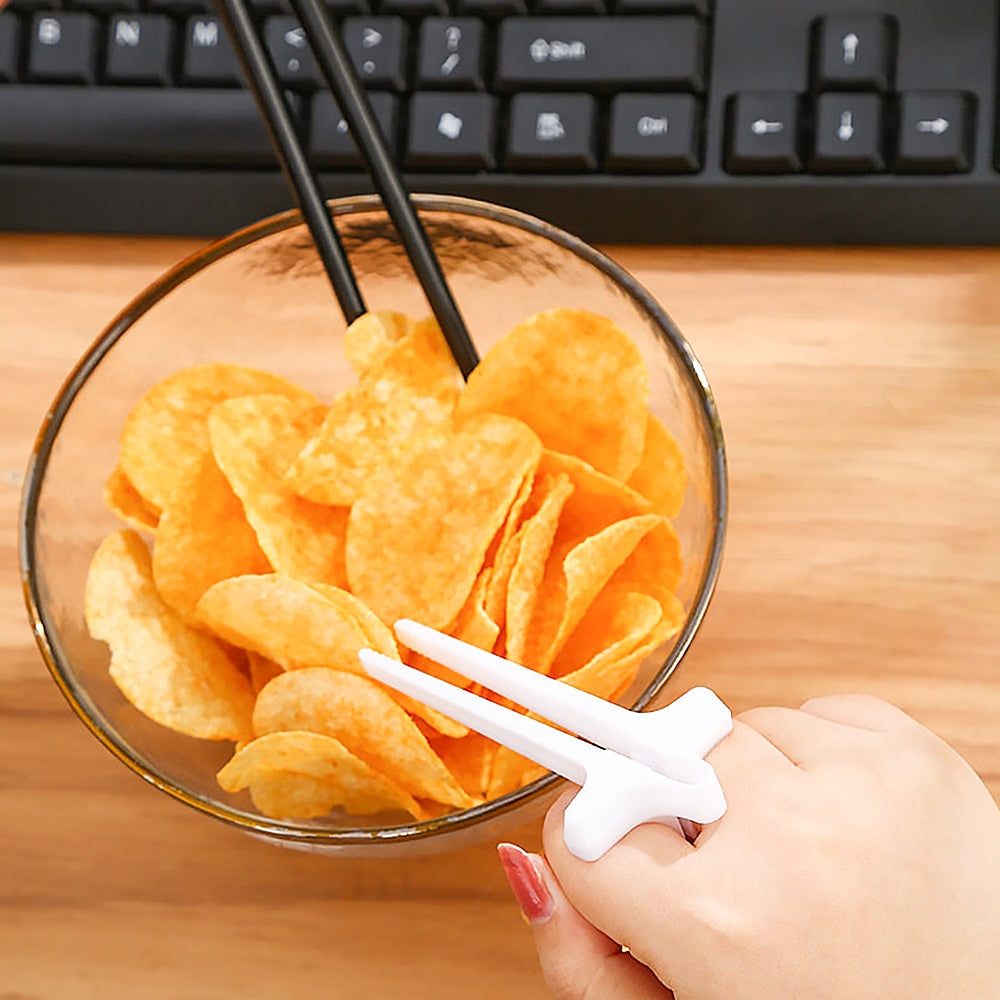 Creative Snack Finger Chopsticks Portable Potato Chip Tongs Salad Food Clip Easy to Operate Not Dirty Hand Lazy Chopstick Tool